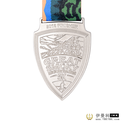 What color is the medal? What is the color? news 图5张